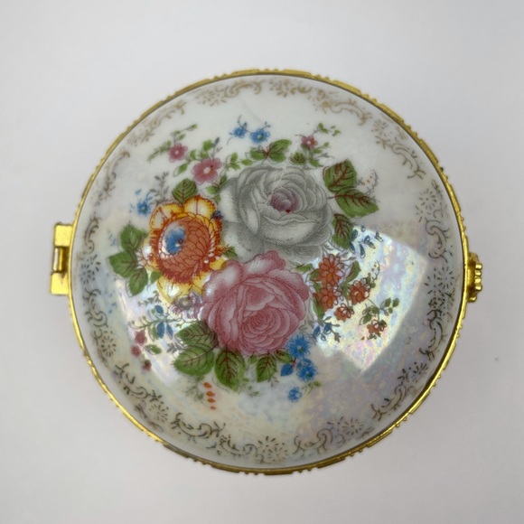 Vintage Porcelain Trinket Box - Picture 4 of 9